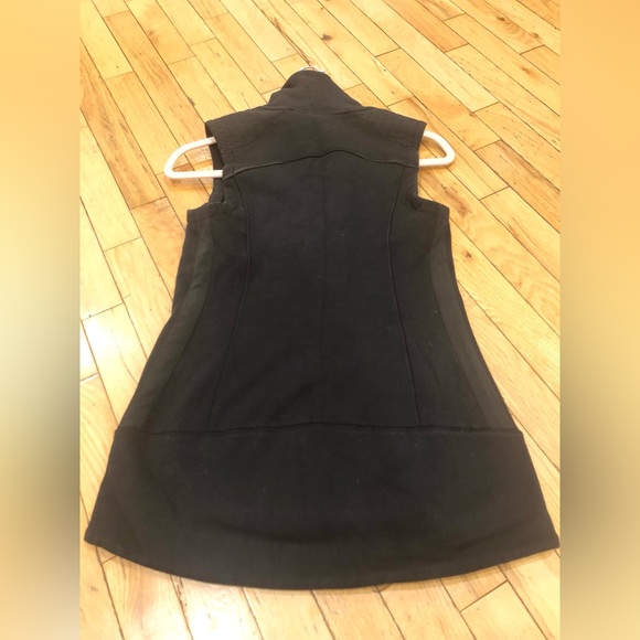 ATHLETA Stronger vest in black with full zipper and two pockets. Size S. - Picture 9 of 13